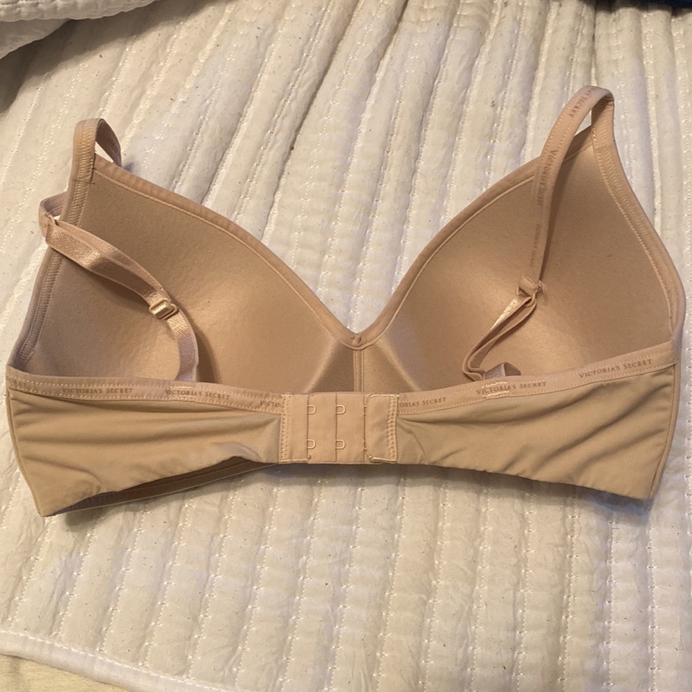 VICTORIA’S SECRET The T-shirt Lightly Lined Wireless Bra - Picture 2 of 4